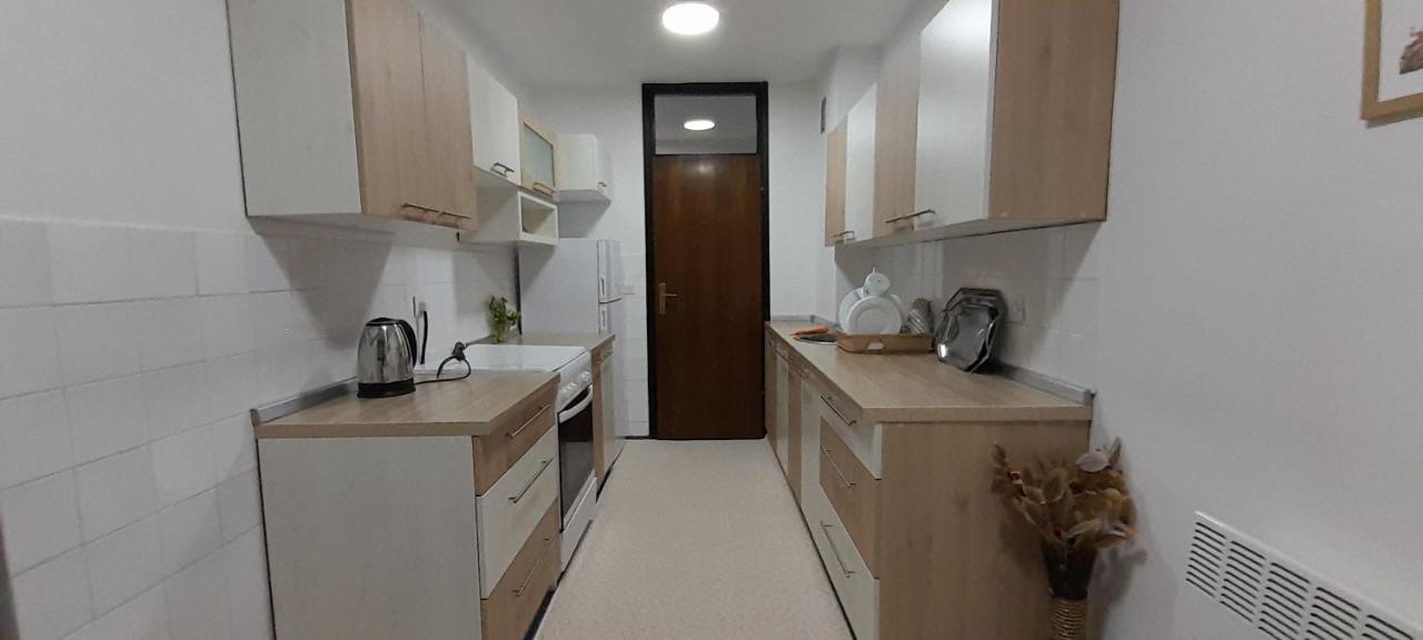 Cozy And Sunny Apartment Near The Airport Sarajevo Buitenkant foto