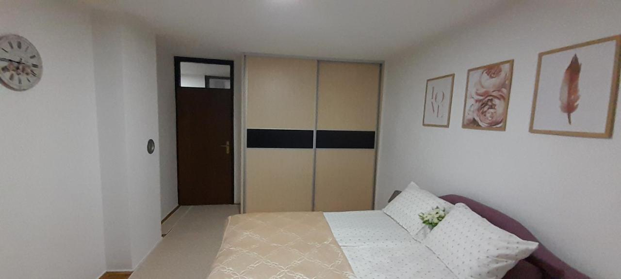 Cozy And Sunny Apartment Near The Airport Sarajevo Buitenkant foto