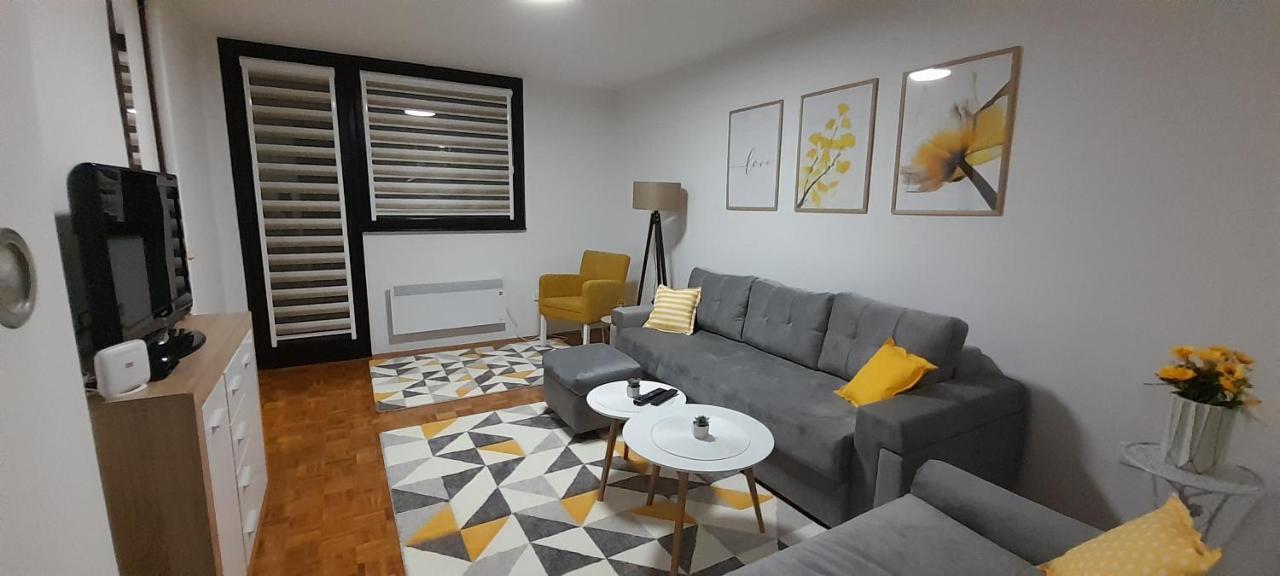 Cozy And Sunny Apartment Near The Airport Sarajevo Buitenkant foto