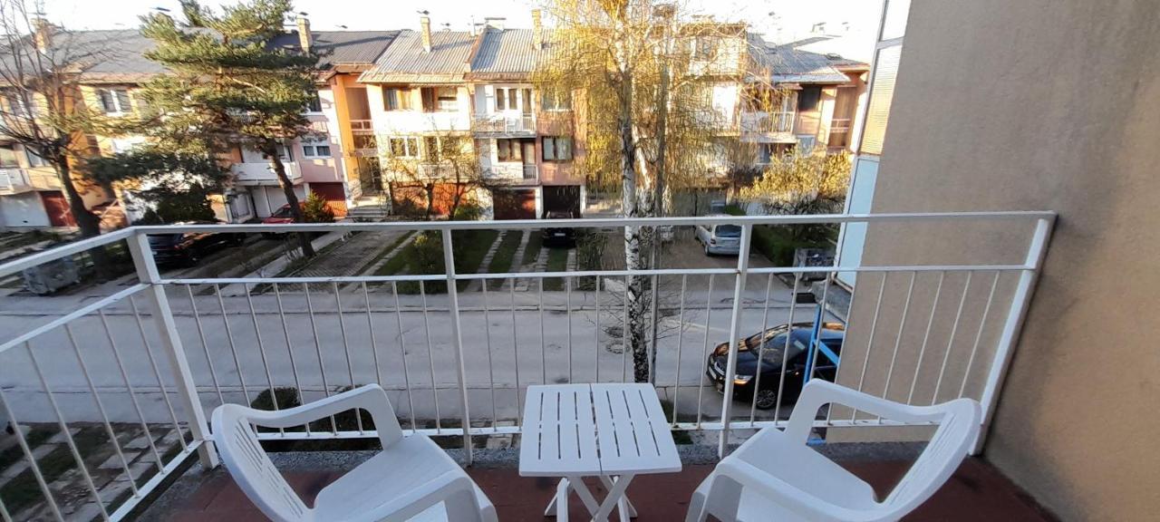 Cozy And Sunny Apartment Near The Airport Sarajevo Buitenkant foto