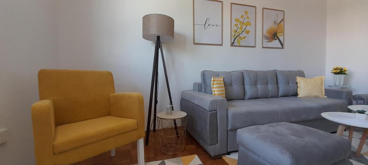 Cozy And Sunny Apartment Near The Airport Sarajevo Buitenkant foto