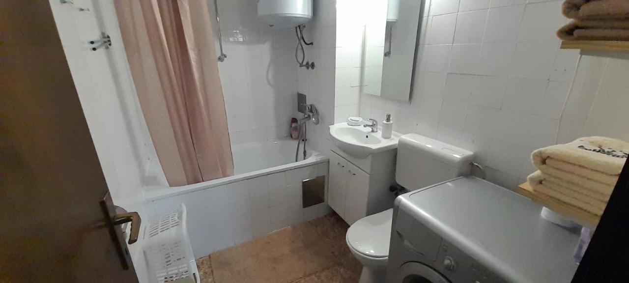 Cozy And Sunny Apartment Near The Airport Sarajevo Buitenkant foto