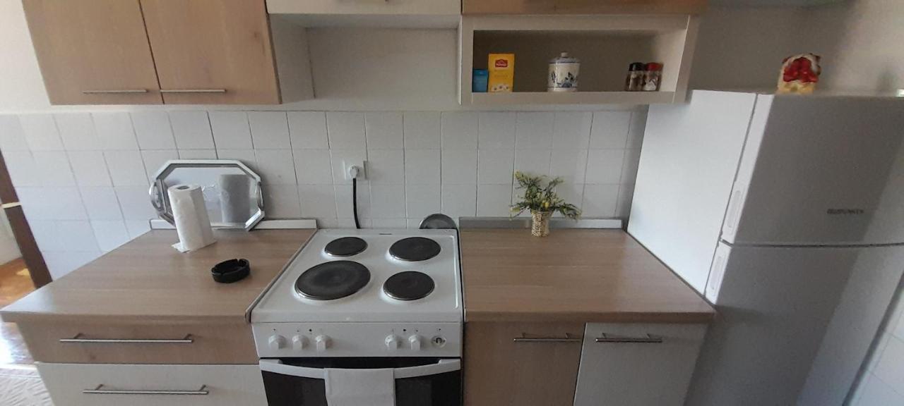 Cozy And Sunny Apartment Near The Airport Sarajevo Buitenkant foto